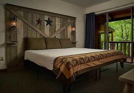 דהפוניאק ספרינגס Twin Lakes Camp Resort מראה חיצוני תמונה
